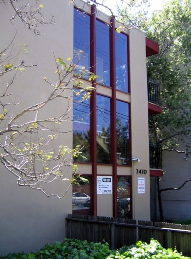 Building Photo - Updated Kitchen & Bathroom with New Flooring - Top Floor Unit with Fresh Paint