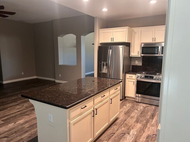 Foto del edificio - Beautiful 4 bed 2 bath