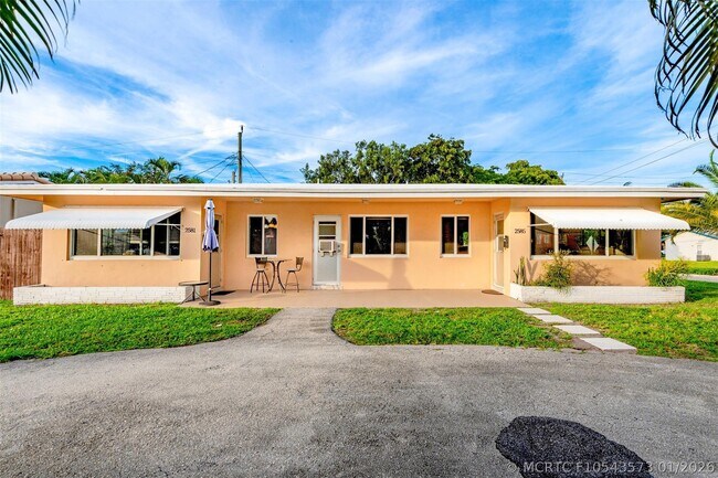 Foto del edificio - 2581 NE 11th Ct