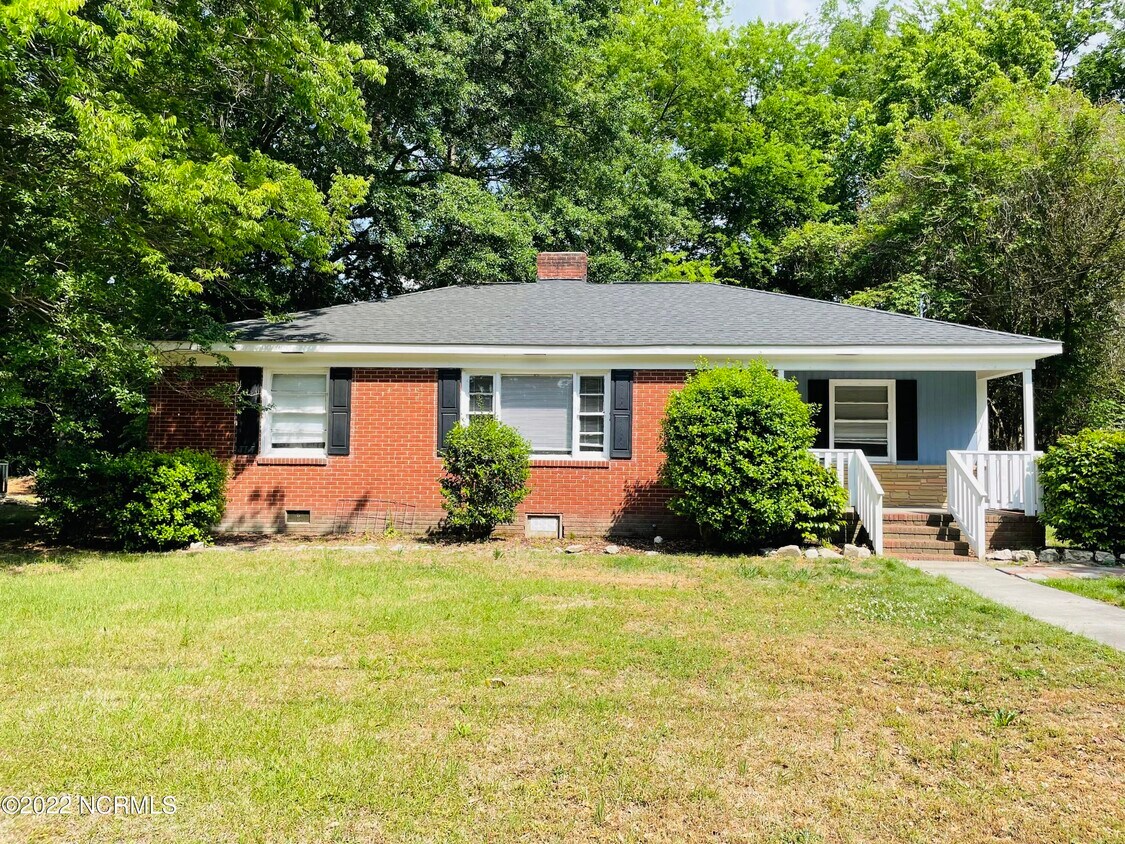 Primary Photo - 108 N Warren St