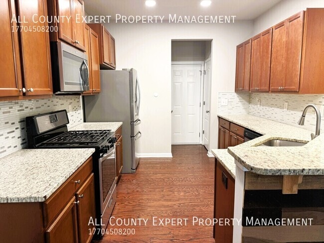 Building Photo - 157 Townview Dr