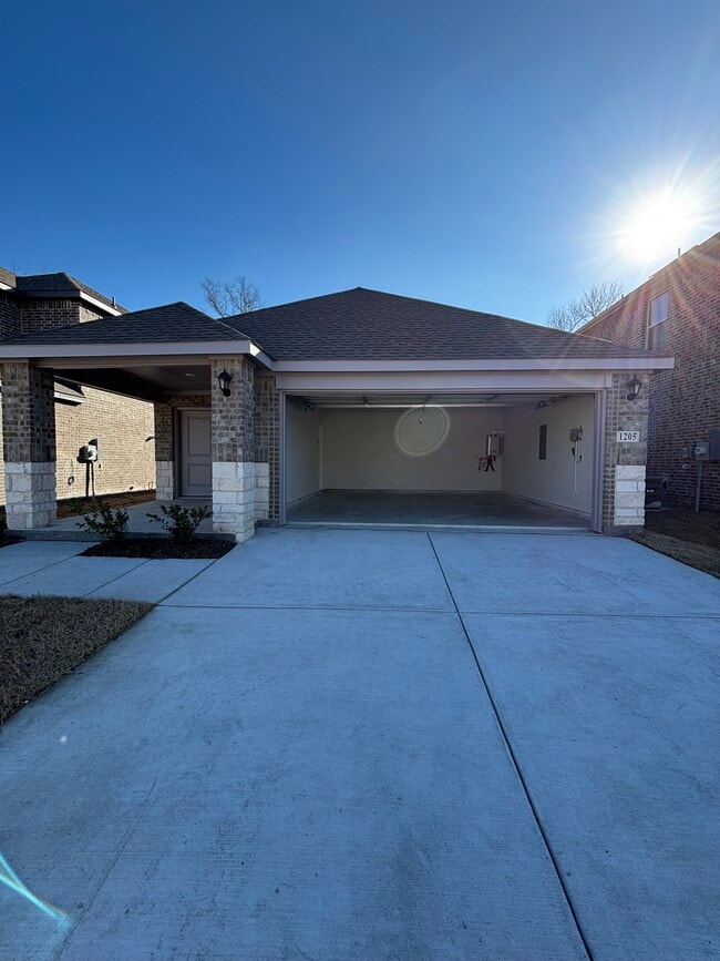 Building Photo - 1205 Rusted Rail Dr