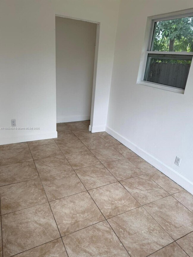 Foto del edificio - 1420 N Andrews Ave