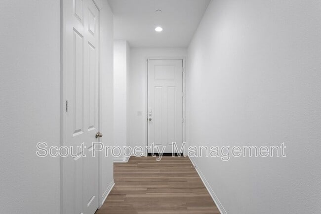 Building Photo - 39598 Lupine Dr