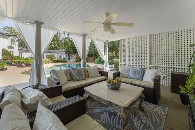 Building Photo - Luxury home for rent in sought-after Deerw...