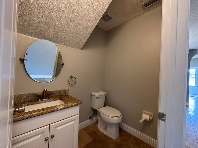 Foto del edificio - 413 Kensington Lake Cir