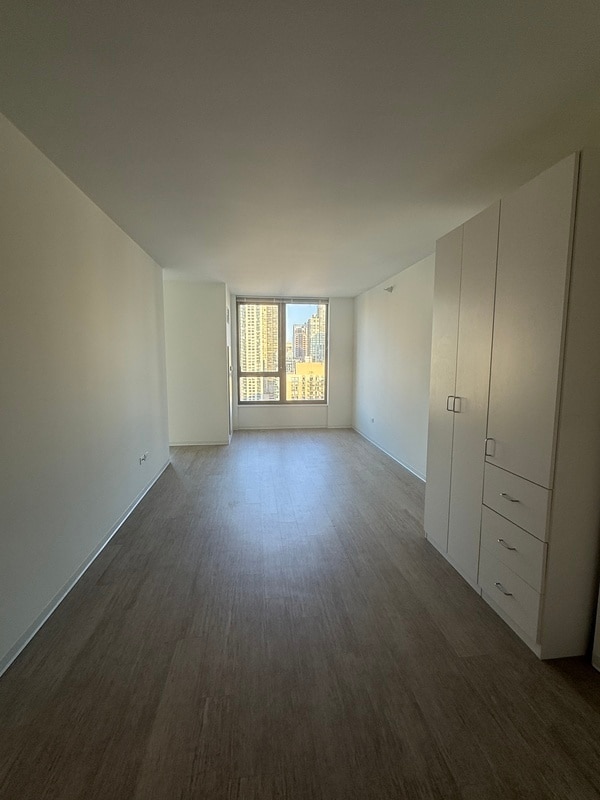 Photo - 152 W Superior St Apartment