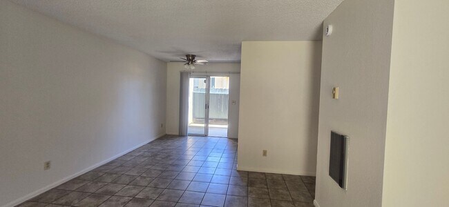 Foto del edificio - 3 Bedroom, 1.5 Bath Two-Story Townhome wit...