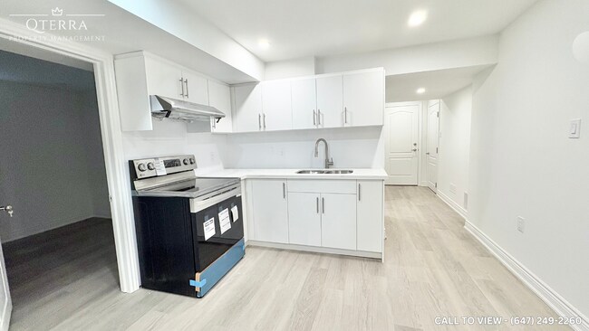 Building Photo - 1641 Sherbrook Dr