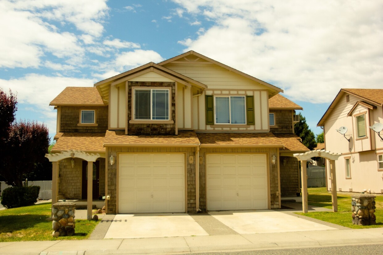 Foto principal - 2101 Yellowstone St