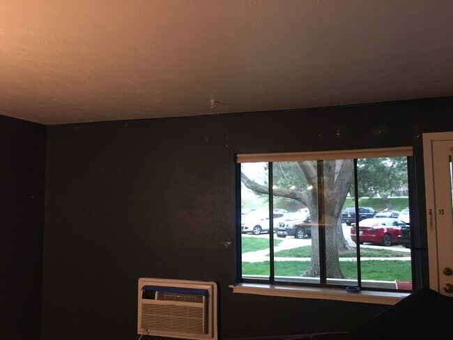 Building Photo - 2800 Kalmia Ave