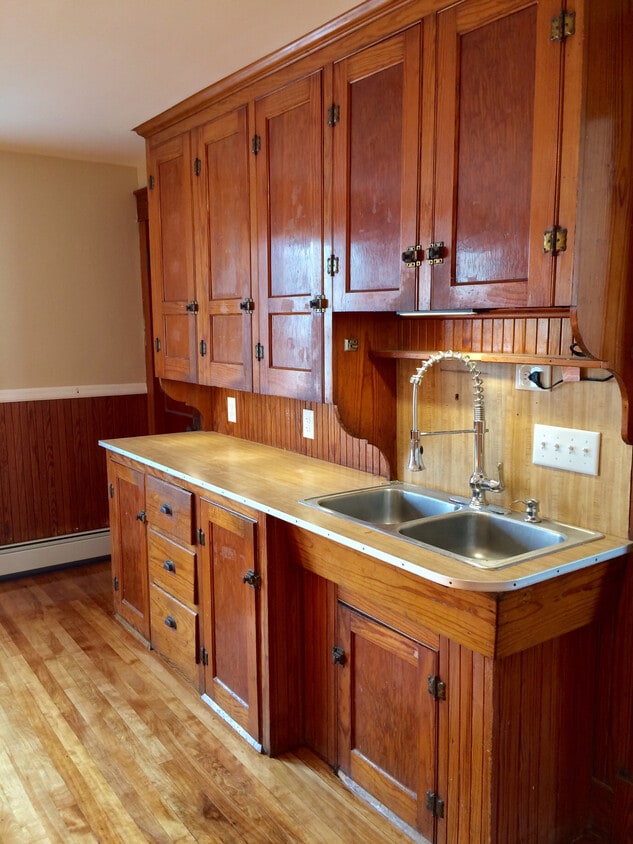 98 Walnut St Unit 3, Lewiston, ME 04240 Room for Rent in Lewiston, ME