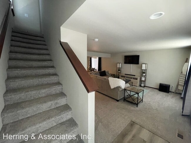 Building Photo - 3 br, 2.5 bath House - 425 S Kansas Lp
