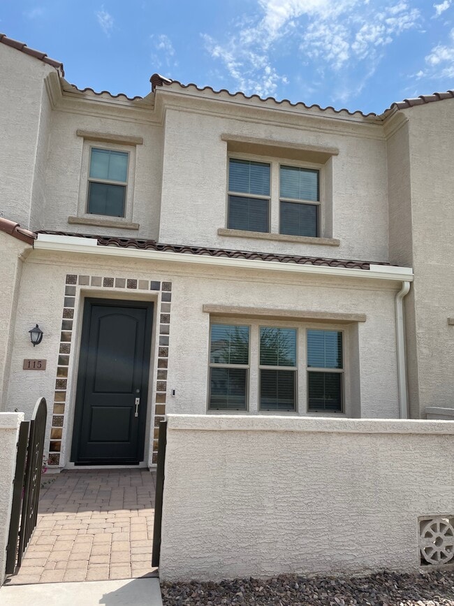 Building Photo - 4077 S Sabrina Dr