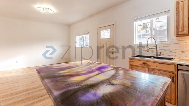 Foto del edificio - 307 E Thorn St