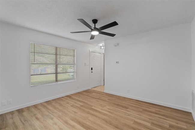 Foto del edificio - 5700 Cherry Park