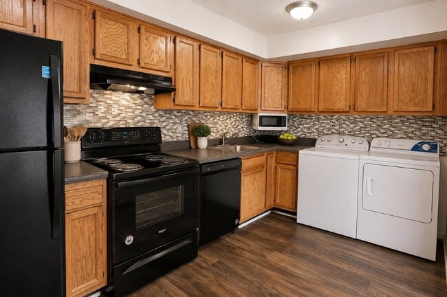 Building Photo - The Townhomes at Diamond Ridge