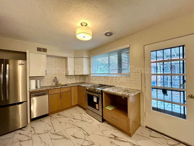 Foto del edificio - 1411 Midland Blvd