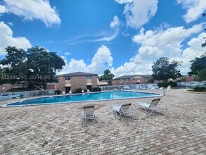 Building Photo - 416 Banyon Tree Cir
