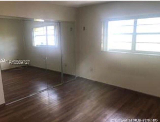 Foto del edificio - 1629 NW North River Dr