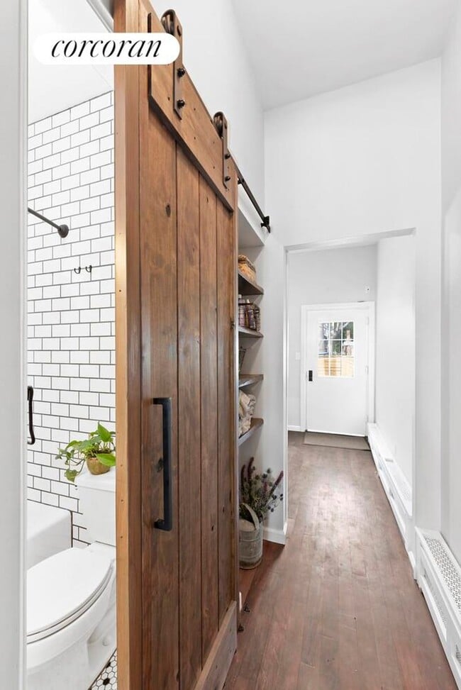 Building Photo - 535 Kosciuszko St