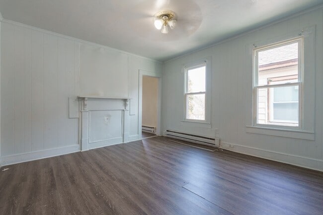 Building Photo - MOVE IN READY 4 Bedroom in Chesapeake!