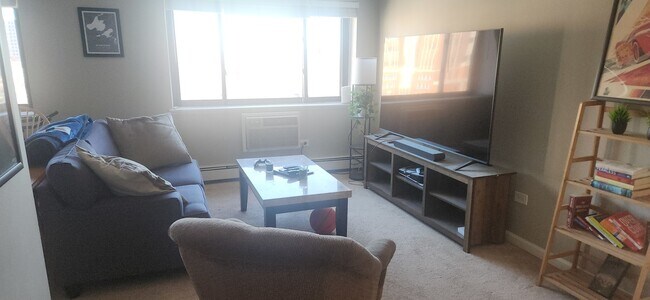 Foto del edificio - 607 W Wrightwood Ave