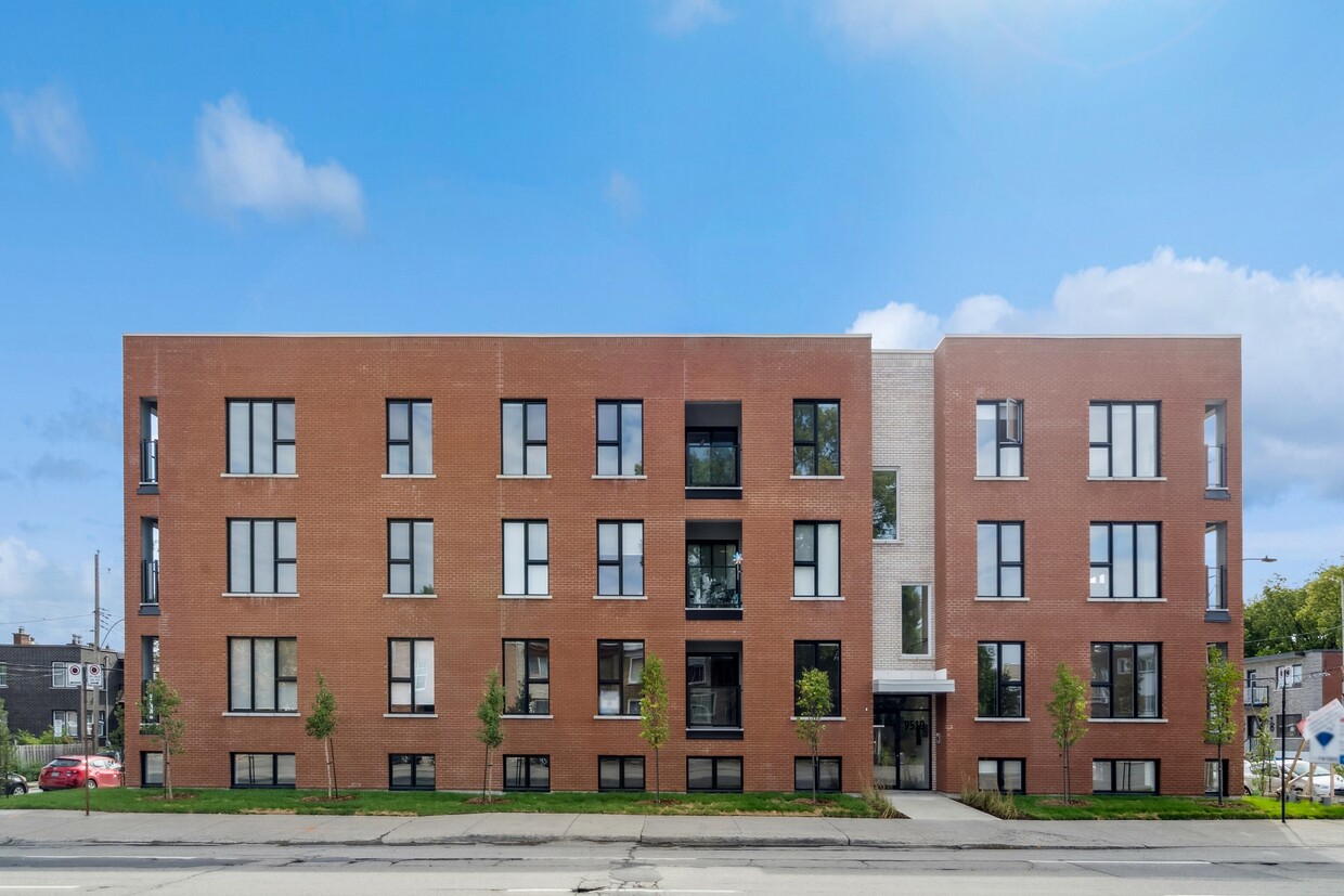 Primary Photo - 9510 Rue Notre-Dame E