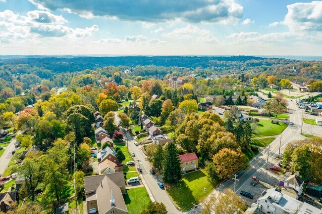 Foto del edificio - AVAILABLE FOR AUGUST 7TH!! Don't miss this FANTASTIC 1-bedroom in Penn Hills!