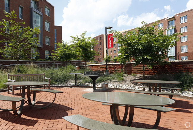 Foto del edificio - NC State University Wolf Ridge Apartments