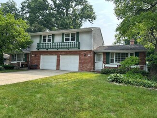 Building Photo - 1439-1441-1441 Springdale Ln