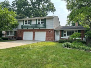 Building Photo - 1439-1441-1441 Springdale Ln