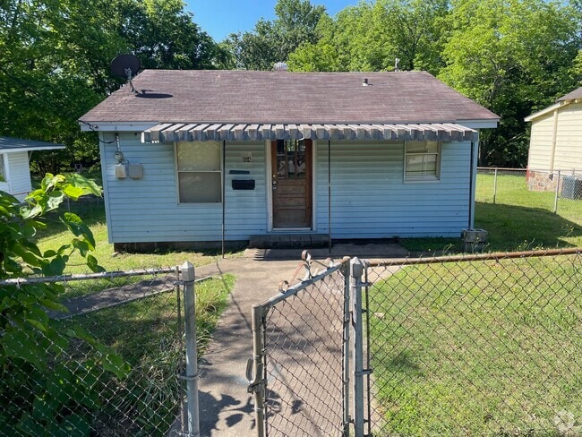 Building Photo - 804 W 44th St