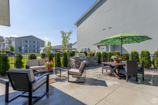 BBQ patio - Eastgate Apartments