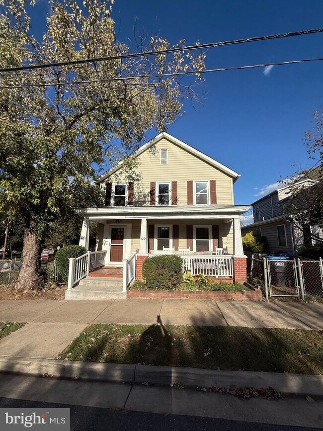Building Photo - 619 Spottswood St