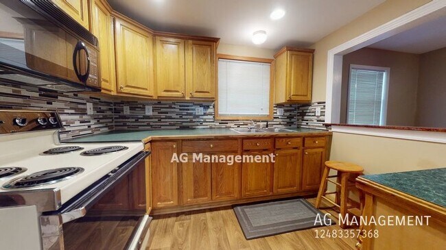 Foto del edificio - 7867 Lake Dr - Adorable 2Bed/1Bath Clay To...