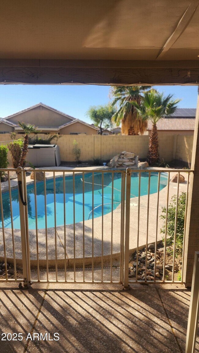 Foto del edificio - 15081 W Fillmore St