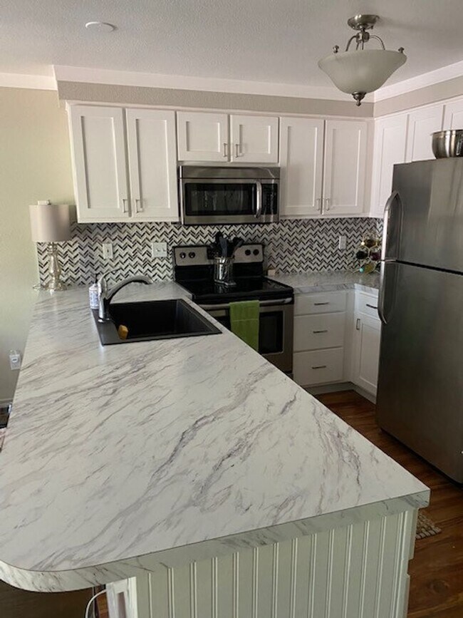 Building Photo - Beautiful 3-Bedroom Townhome in Southeast ...