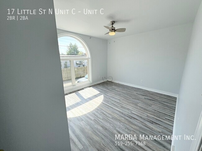 Photo du bâtiment - CHAMRING 2 BED/1.5 BATH TOWNHOUSE - SOUTH ...