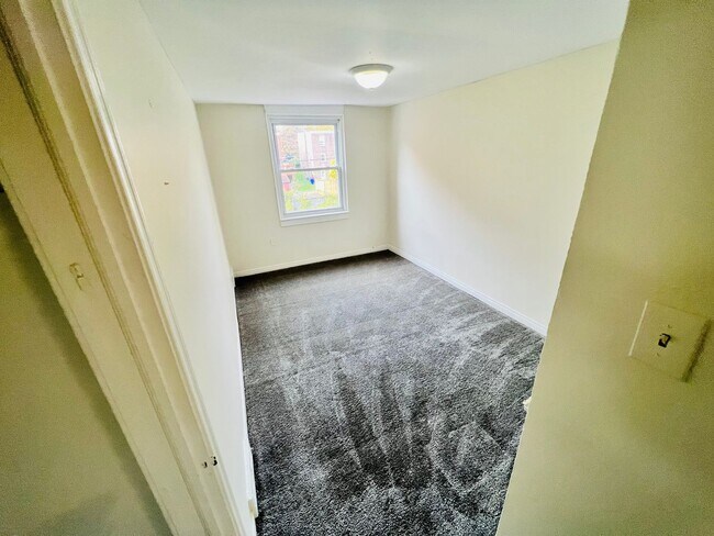 Foto del edificio - Brand New Three Bedroom Renovation w/ Huge...