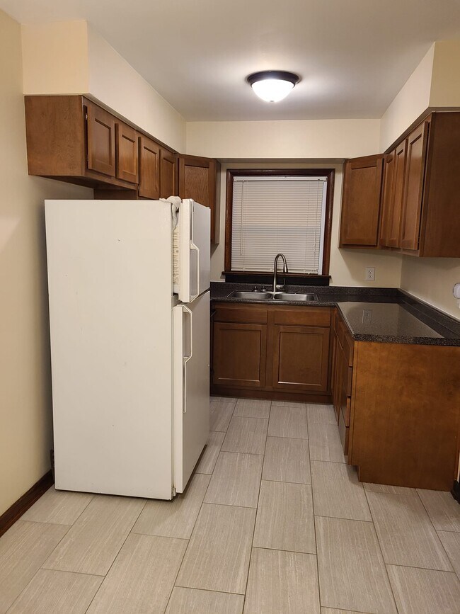 Kitchen - 309 Woodview Ave