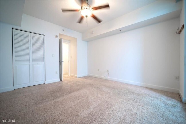 Building Photo - 1 br, 1 bath  - 1830 Radius Dr Apt 622
