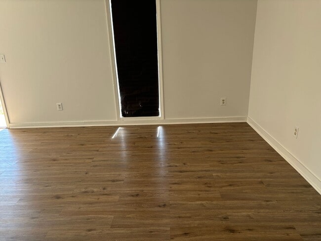 Building Photo - 1103 E Main St