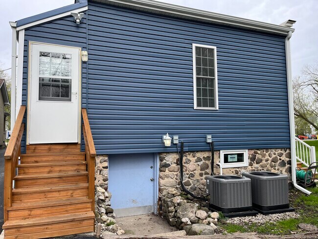 Foto del edificio - 11323 Fox River Rd