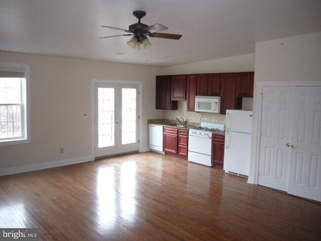Foto del edificio - 345 W Chestnut St