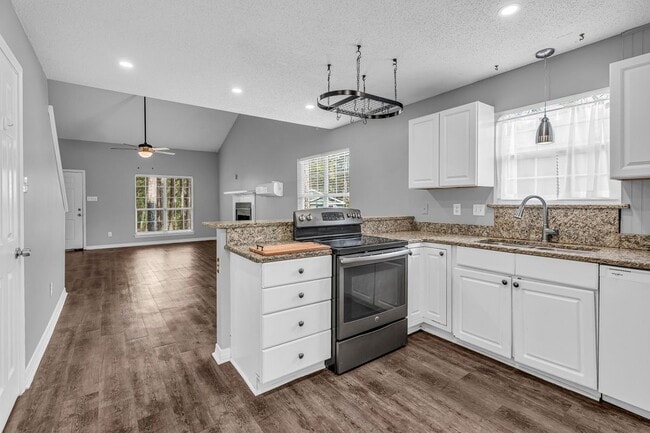 Building Photo - 68 Summer Oaks Dr