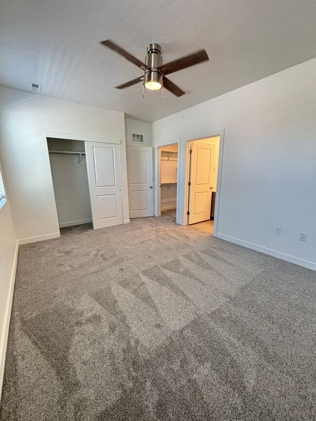 Building Photo - Your Fresh Start Awaits! 4 Weeks Rent Free + $0 Down Deposit OAC | 3 Bed Townhome in South Ogden