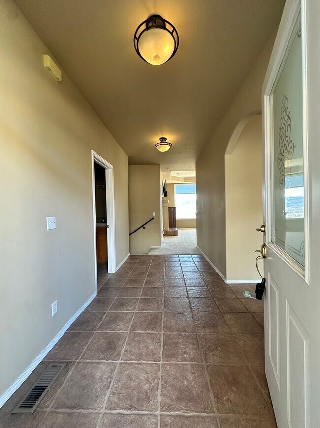 Foto del edificio - Stunning 4 Bedroom Briarwood Home with City View - MOVE IN SPECIAL $200 OFF
