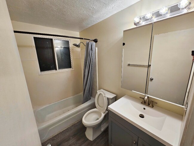 Foto del edificio - 1261 Tamarack Rd
