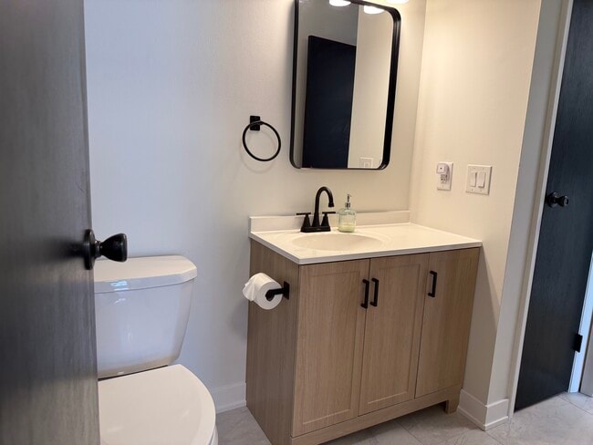 Building Photo - 925 Taylorsview Dr